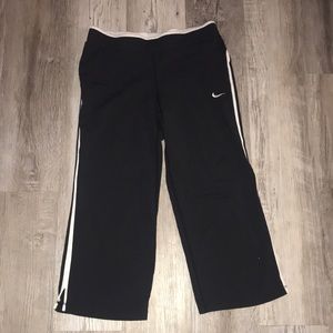 Nike Capri workout pants black and white size small